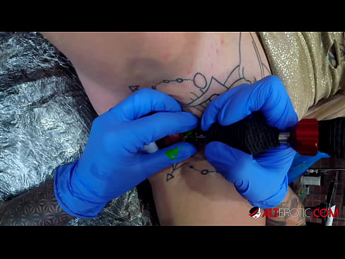 ❤️ Extreem getatoeëerde hottie Sully Savage kreeg een tatoeage op haar clitoris ❤️❌ Anal porno at nl.watchhentai.ru ️❤